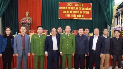 Thứ trưởng Lê Quý Vương tiếp xúc cử tri tại Hưng Yên