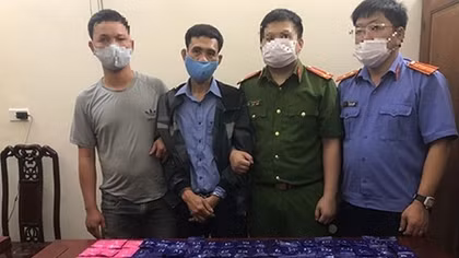 Mua 1 bánh heroin và hàng chục nghìn viên hồng phiến bán kiếm lời