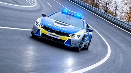 Siêu xe BMW i8 của cảnh sát Đức được độ “khủng” thế nào?