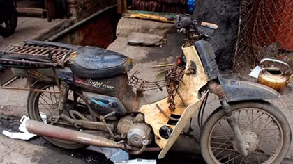 Nan giải việc kiểm soát khí thải, thu hồi xe máy cũ nát