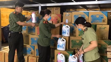 Cảnh giác với nước giặt giá rẻ bán tràn lan trên mạng