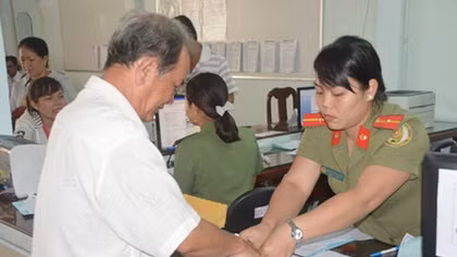 Giảm thủ tục hành chính, đáp ứng nhu cầu người dân tốt hơn