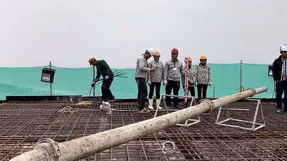 Cất nóc Khách sạn FLC Grand Hotel Sầm Sơn