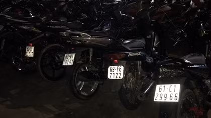 Tụ tập đua xe giữa đêm trong cao điểm dịch