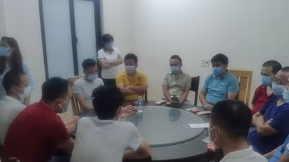 Gần 20 người nước ngoài tụ tập không đeo khẩu trang tại nhà hàng