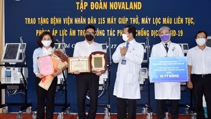 Hơn 30 ngày giữa làn sóng COVID-19 thứ 4 và ánh sáng đẩy lùi đại dịch