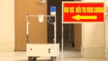 Một giảng viên chế tạo thành công rô bốt phục vụ phòng, chống dịch COVID-19