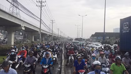 Ra đường nhìn thấy mà... lo