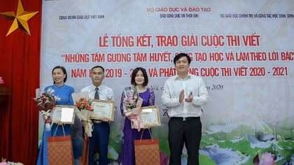 Trao giải cuộc thi “Những tấm gương tâm huyết, sáng tạo học và làm theo lời Bác”