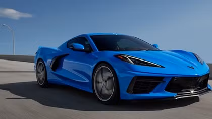 Người dùng bóc mẽ siêu xe Chevrolet Corvette C8 vì... đường kim mũi chỉ