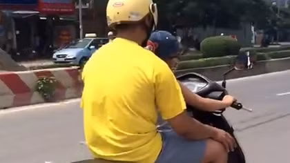 Xử phạt nghiêm phụ huynh để con trai 6 tuổi điều khiển xe máy