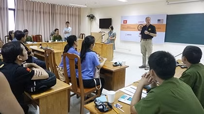 Tuyên truyền bảo vệ động vật hoang dã cho học viên Cảnh sát