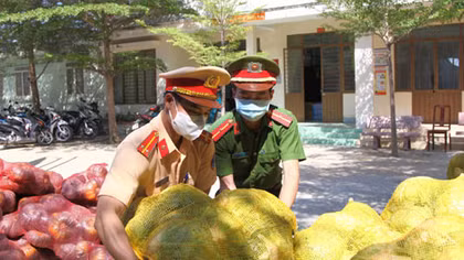 Làng cách ly không cô đơn