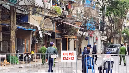 Công an TP Hà Nội siết chặt vành đai tại tuyến phố cách ly