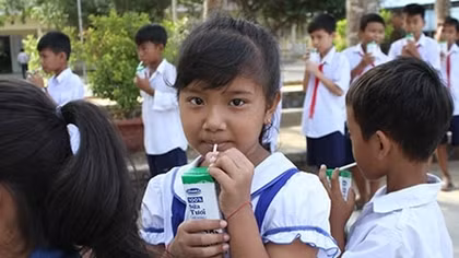 Vinamilk tiếp tục được chọn là đơn vị triển khai sữa học đường tại Trà Vinh