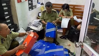 Hơn 5.000 sản phẩm có dấu hiệu hàng giả nhãn hiệu Adidas, Nike