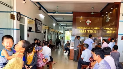 Hàng chục du khách ở Thanh Hóa nhập viện nghi bị ngộ độc thực phẩm