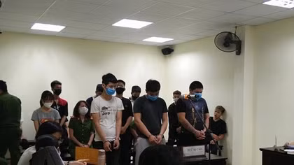 Nhóm thanh thiếu niên "bốc đầu" trên hồ Hoàn Kiếm lĩnh án tù