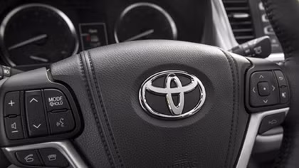 Dính nhiều lỗi, Toyota triệu hồi hơn 3 triệu xe