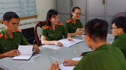 Nữ chiến sĩ Công an tận tụy