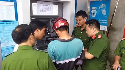 Lá chắn thép của thành phố Đỏ