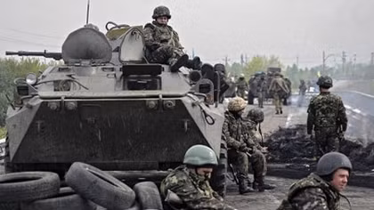 Ukraine: Ném đá có động ao bèo?
