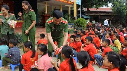 Chiến dịch tình nguyện “Hành quân xanh - Về miền hoa ban”