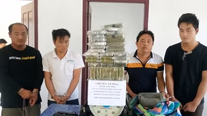 “Tuồn” 69 bánh heroin vào Việt Nam