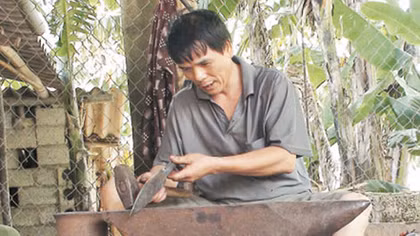 Kỳ bí làng rèn Phúc Sen
