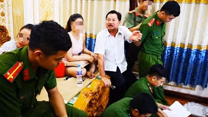 Căn biệt thự dát vàng và thủ đoạn cho vay lãi nặng