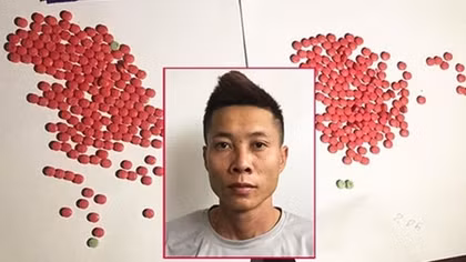 “Khóa tay” con nghiện nhiễm HIV cùng 400 viên ma túy tổng hợp