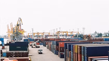 Hàng nghìn container tồn đọng, phế liệu về Việt Nam tăng chóng mặt