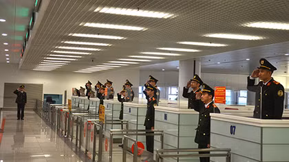 Phút giao thừa trên những đường băng