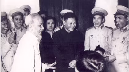 Suy ngẫm về một bài báo Đảng của Bác Hồ