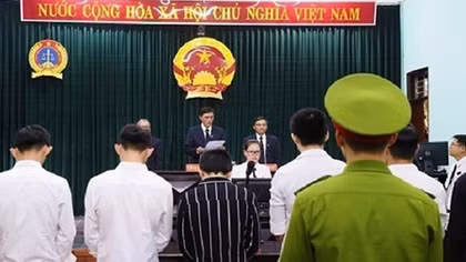 Nhóm nam sinh giăng bẫy chuốc rượu để hãm hiếp nữ sinh