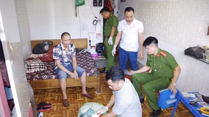Bắt khẩn cấp đối tượng có hành vi mua bán trái phép chất ma túy