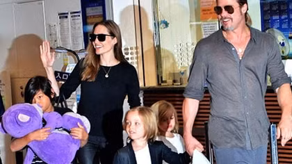 Các con của cặp Angelina - Brad nói bảy ngôn ngữ