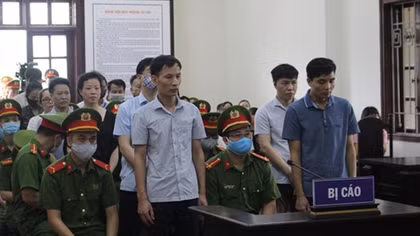 Hé lộ lời khai về những cuộc điện thoại nhờ nâng điểm