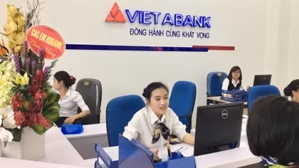 Hàng trăm phần quà hấp dẫn dành cho khách hàng gửi tiết kiệm