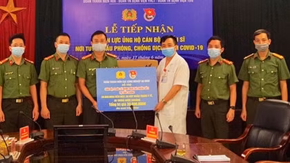 Cục Công nghiệp An ninh ủng hộ các y, bác sĩ BV Dã chiến số 2 Bắc Giang