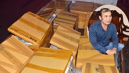 Phát hiện xe khách vận chuyển 250kg tôm chứa tạp chất