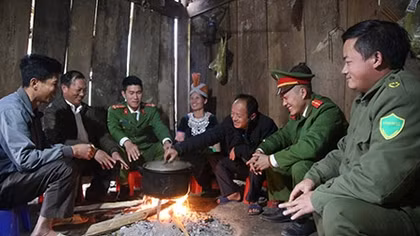 Bám bản, giữ bình yên biên giới