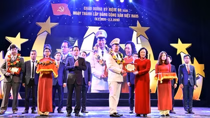 Vinh danh 10 Gương mặt trẻ Thủ đô tiêu biểu 2017