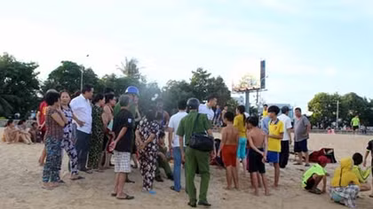 Thi thể người đàn ông chết đuối, trôi dạt vào bãi tắm