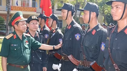 Phó Chủ tịch Quốc hội Đỗ Bá Tỵ thăm và làm việc với Trung đoàn CSCĐ Tây Nam Bộ