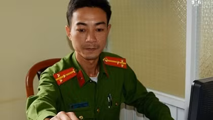 Cán bộ Công an được bà con K’ho tin yêu