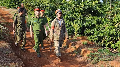 Sắc áo an ninh trên những buôn làng