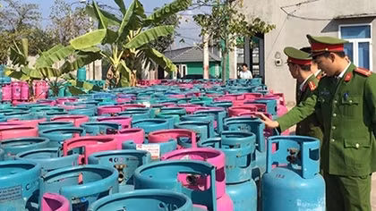 Phát hiện cơ sở sang chiết gas trái phép số lượng lớn