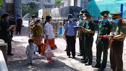 Tiếp nhận công dân do Trung Quốc trao trả