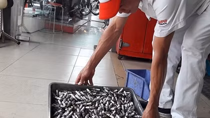 Chưa đủ căn cứ xác định bugi xe máy bị hỏng là do xăng